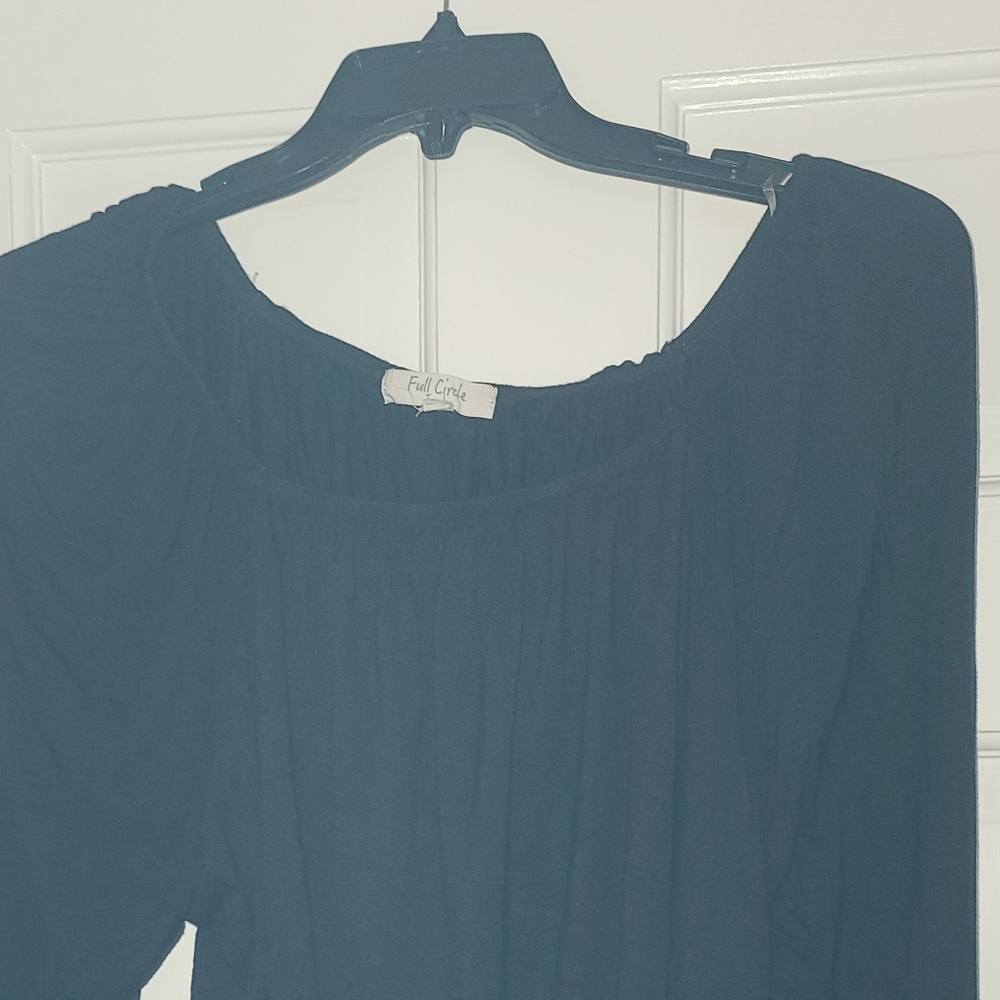 2x full circle black long sleeve top